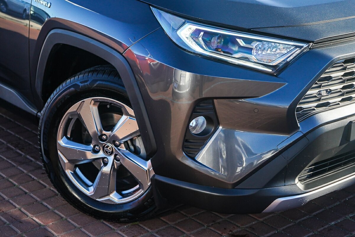 Toyota Rav4 image 2