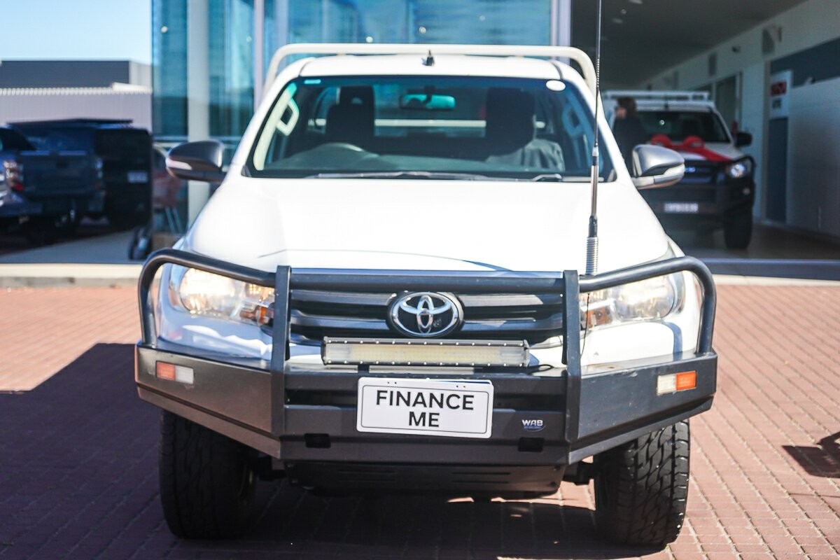 Toyota Hilux image 3