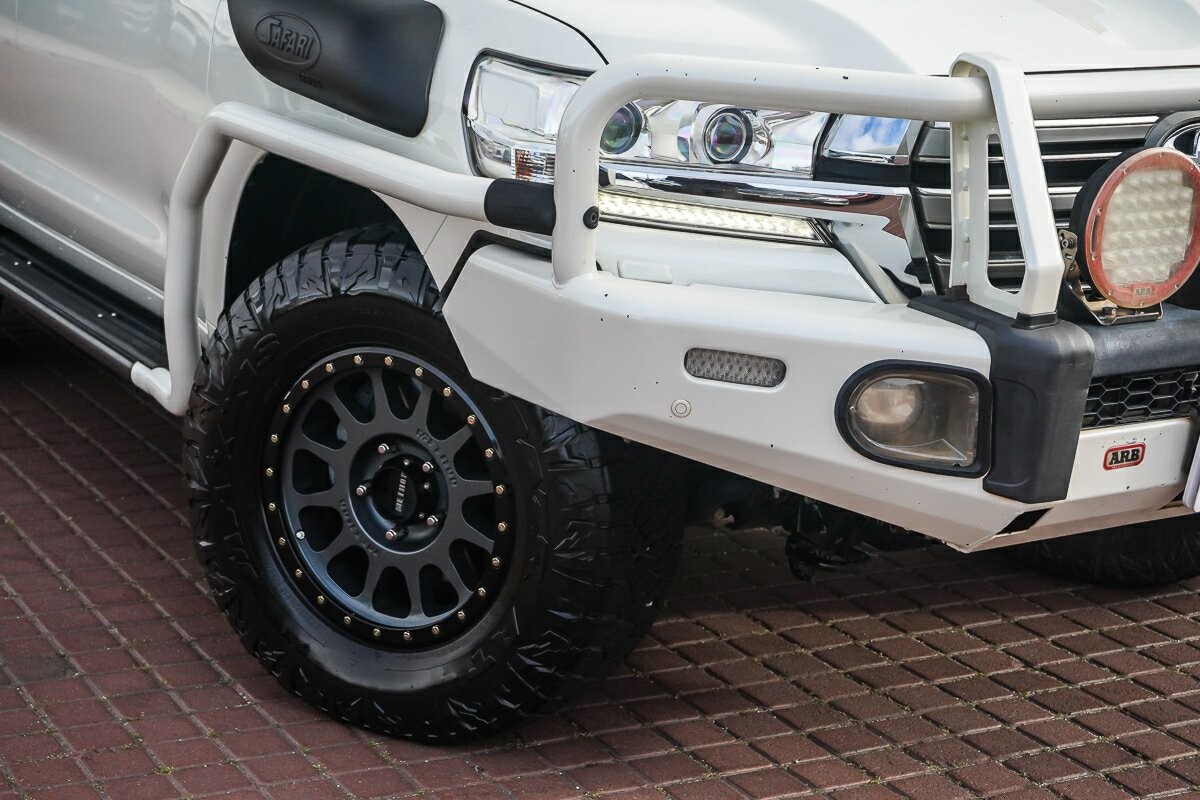 Toyota Landcruiser image 2