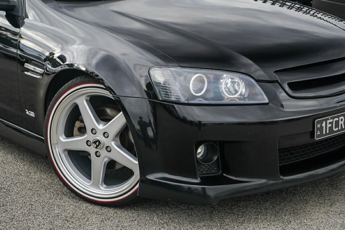 Holden Commodore image 2