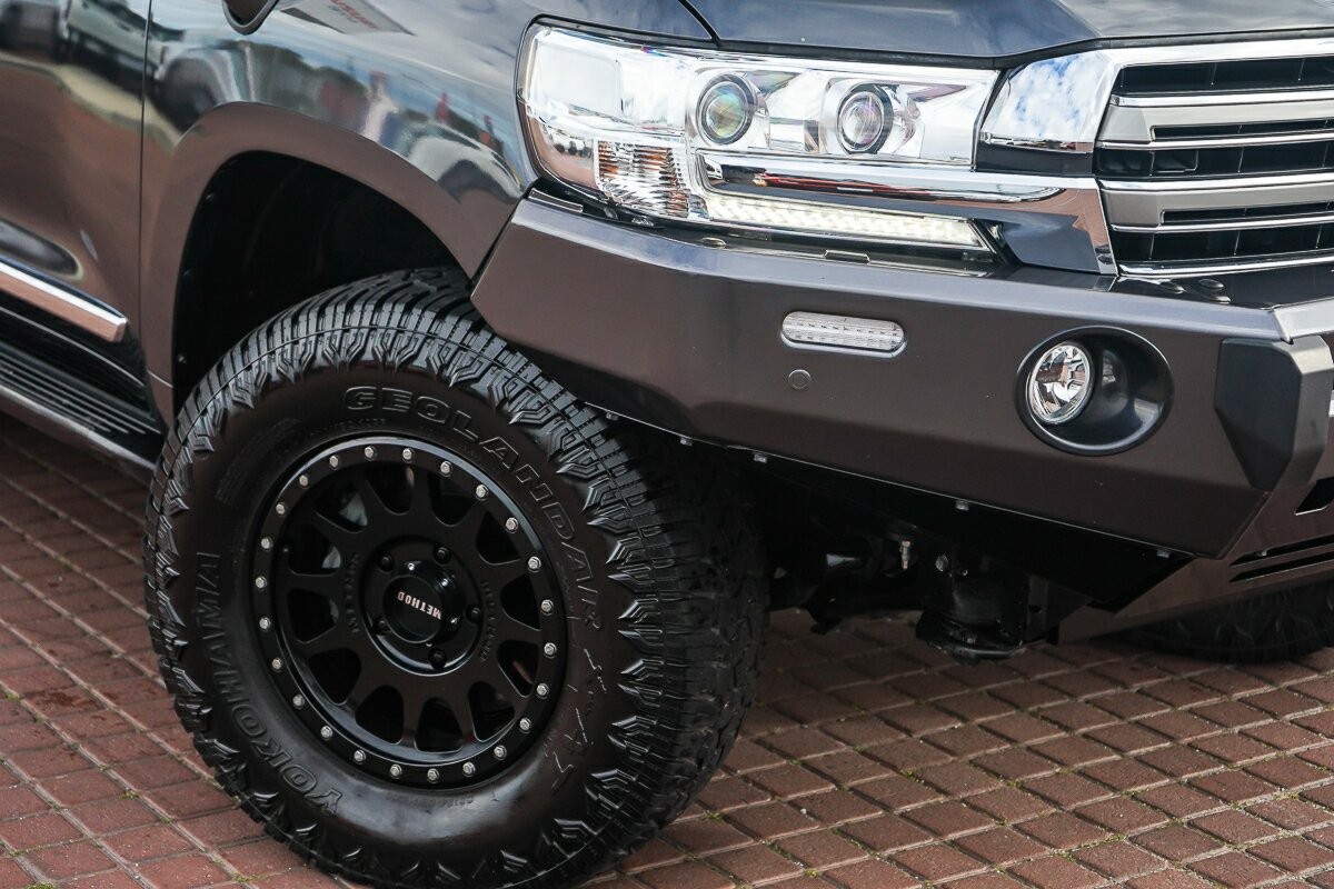 Toyota Landcruiser image 2