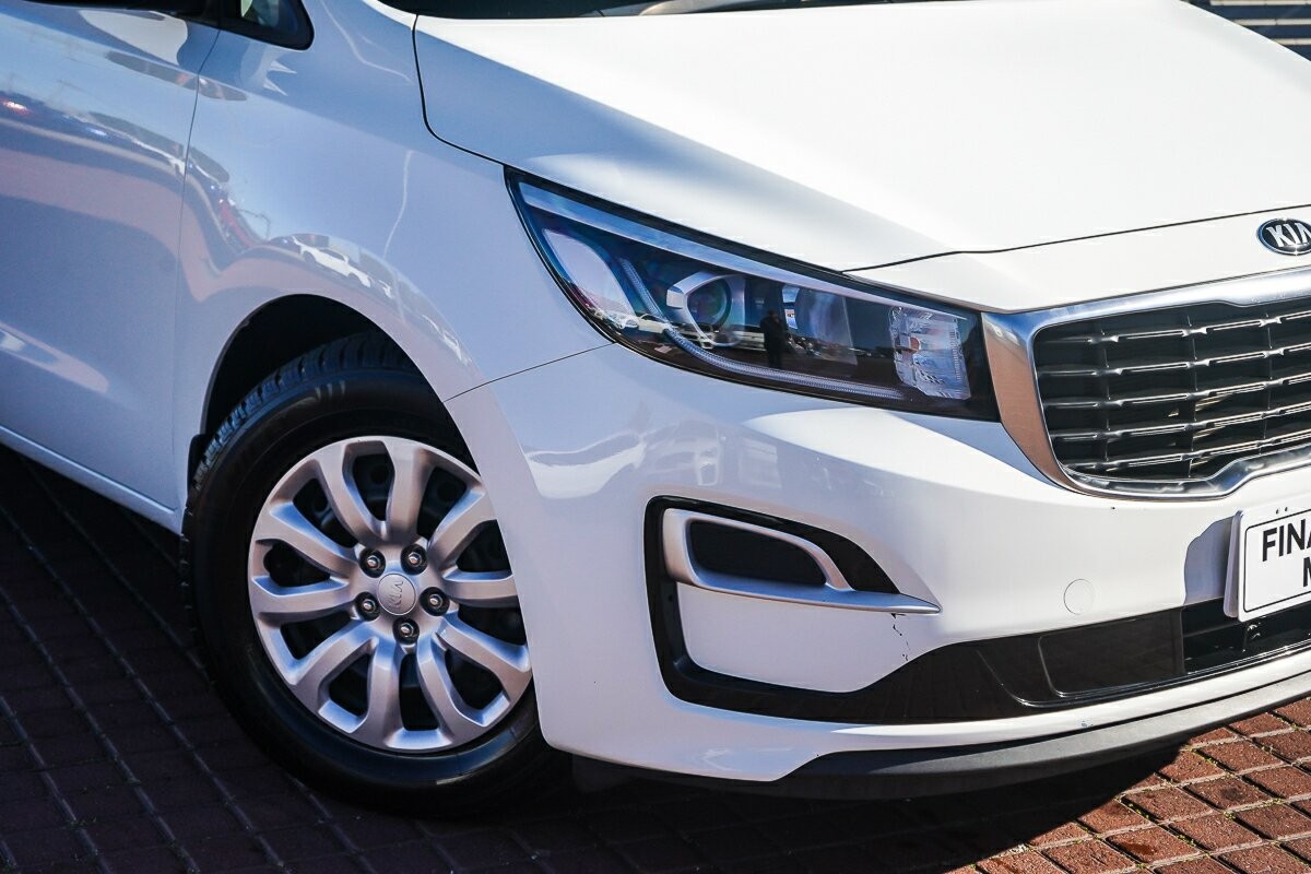 Kia Carnival image 2