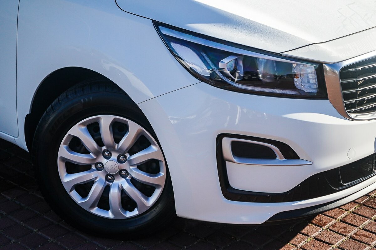 Kia Carnival image 2