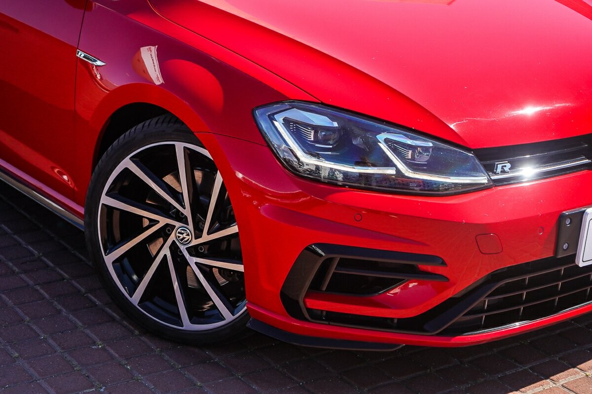 Volkswagen Golf image 2