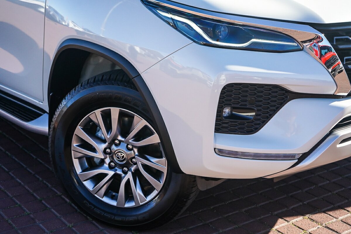 Toyota Fortuner image 2