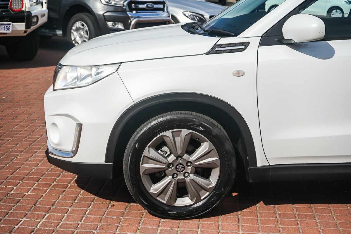 Suzuki Vitara image 2
