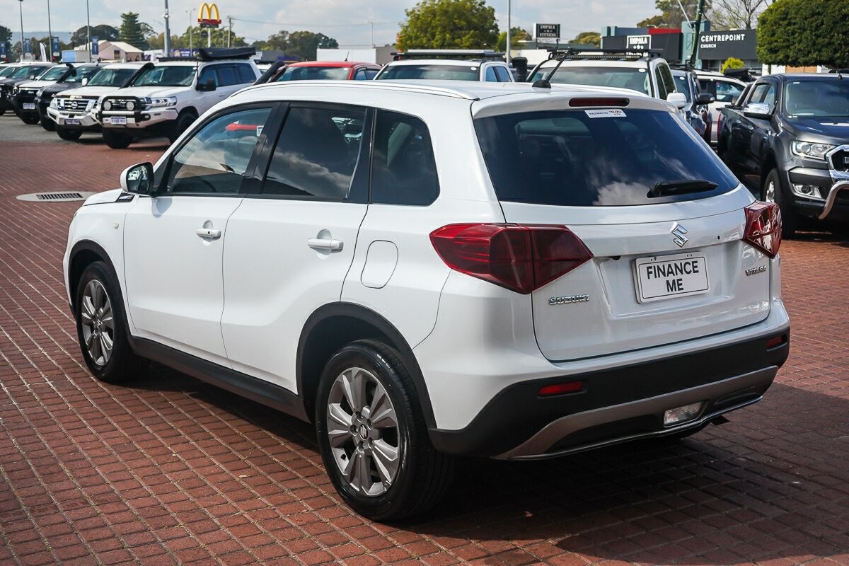 Suzuki Vitara image 3