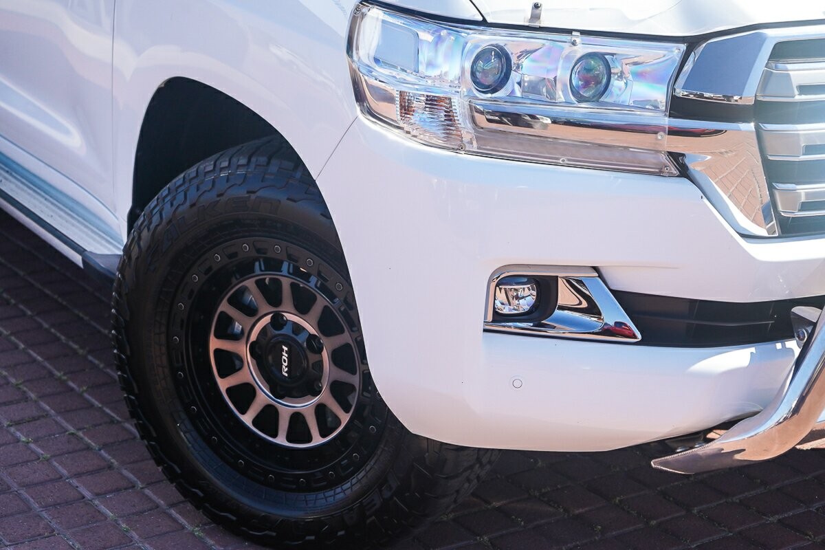 Toyota Landcruiser image 2