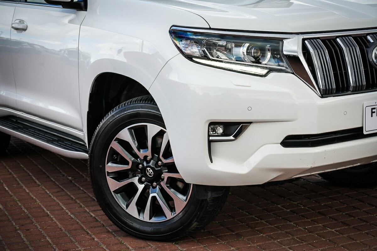 Toyota Landcruiser Prado image 2