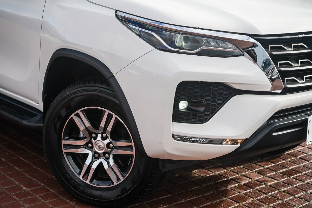 Toyota Fortuner image 2