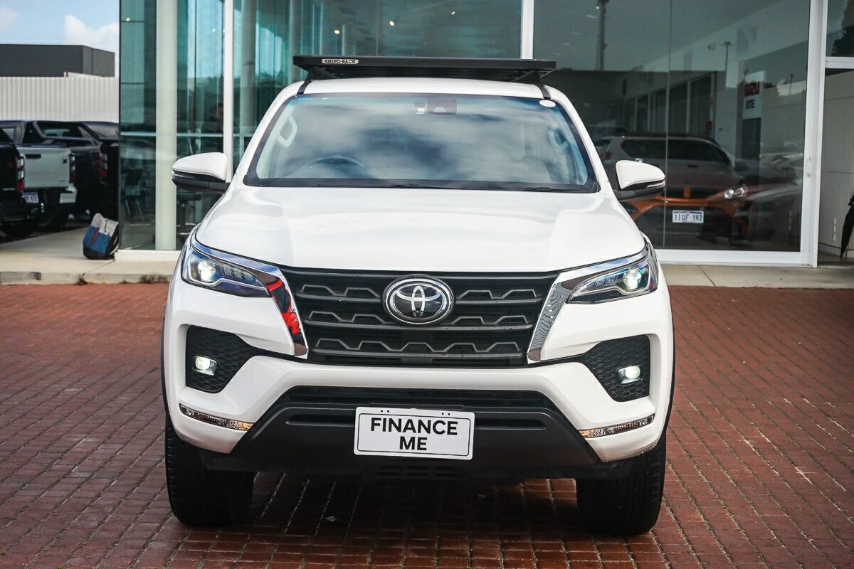 Toyota Fortuner image 3