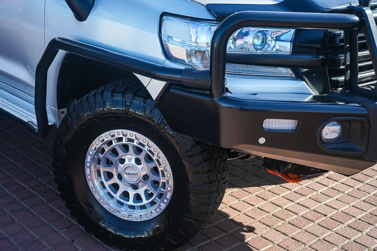 Toyota Landcruiser image 2