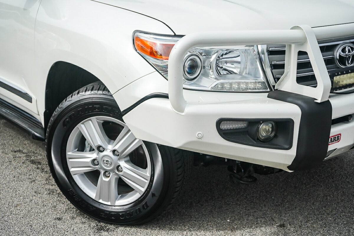 Toyota Landcruiser image 2