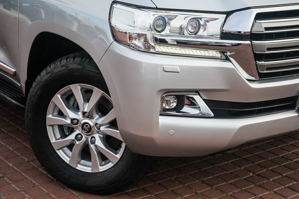 Toyota Landcruiser image 2