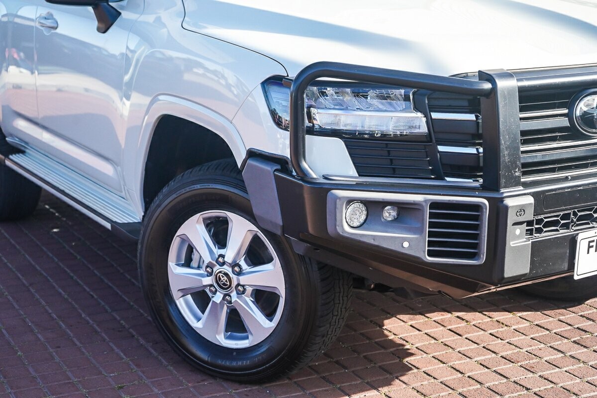 Toyota Landcruiser image 2