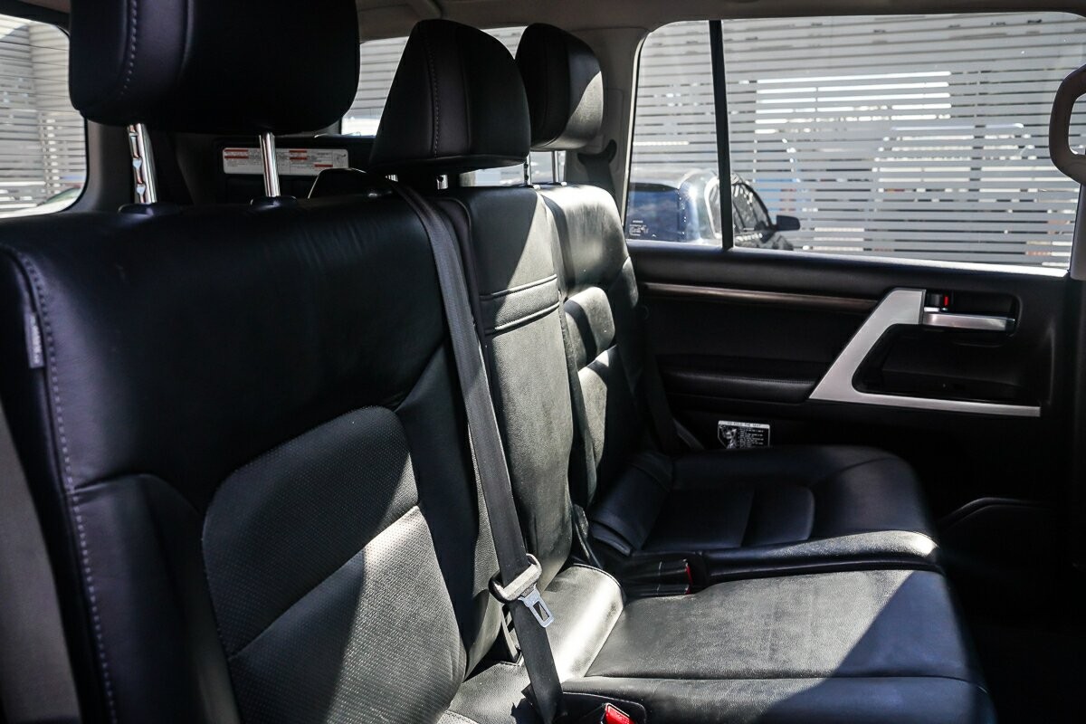Toyota Landcruiser image 3