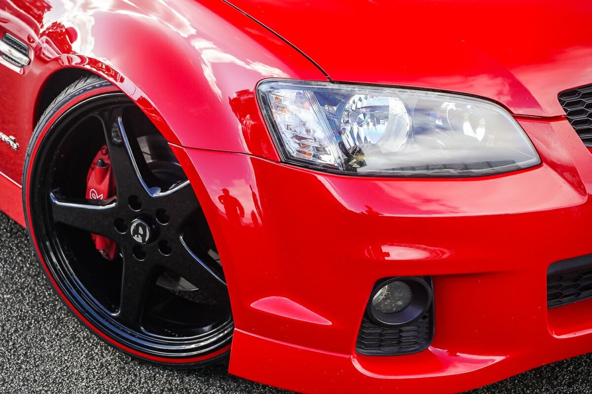 Holden Commodore image 2