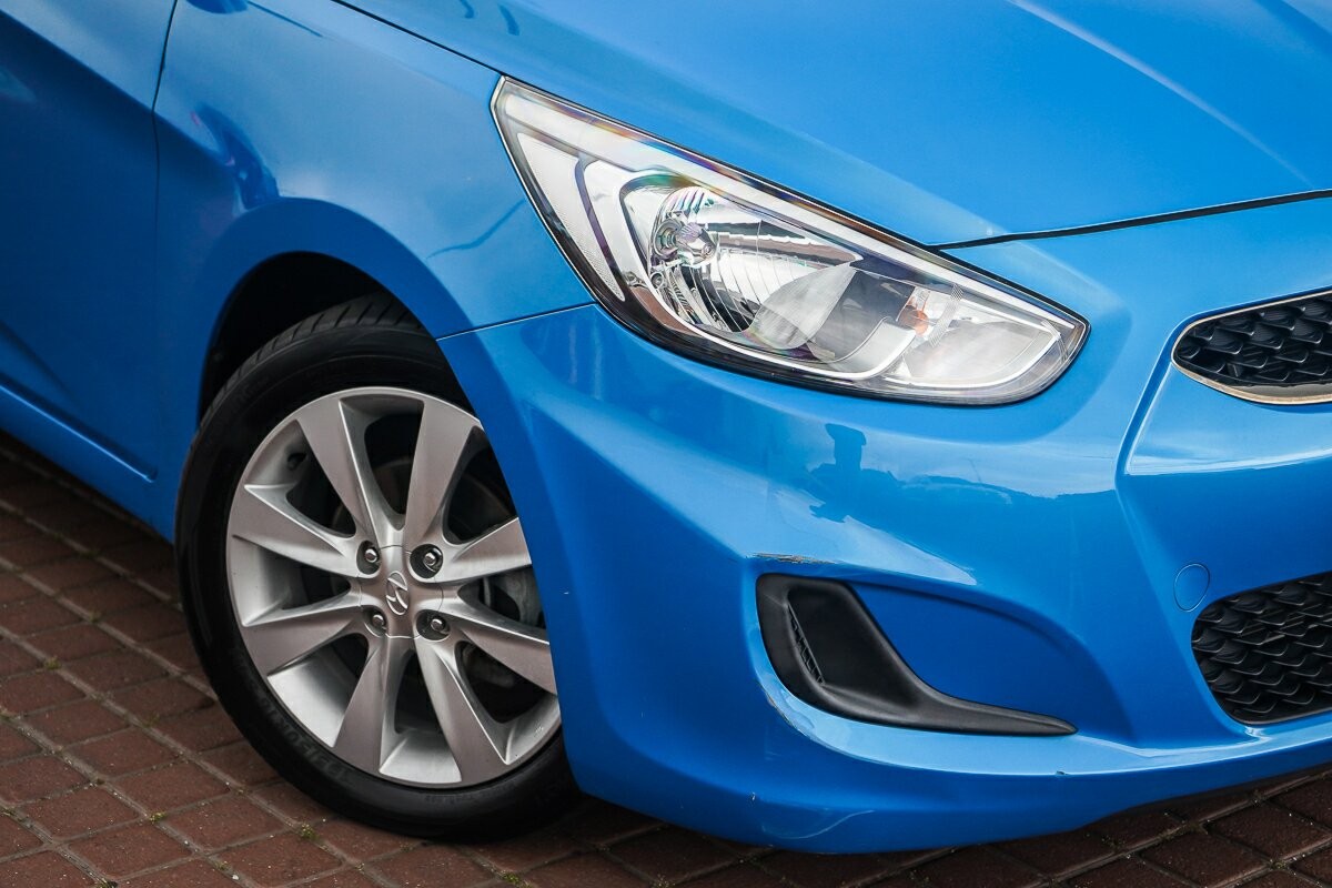 Hyundai Accent image 2