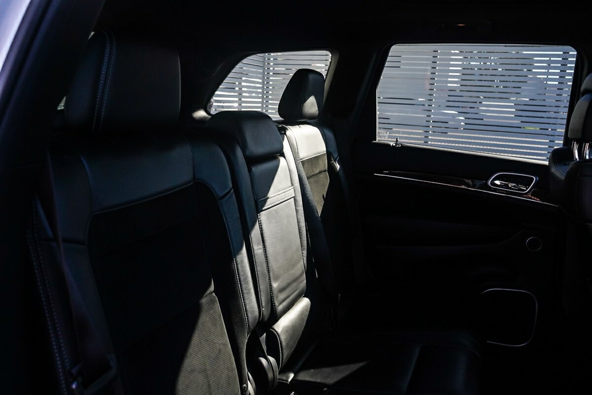 Jeep Grand Cherokee image 4