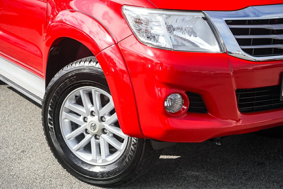 Toyota Hilux image 2