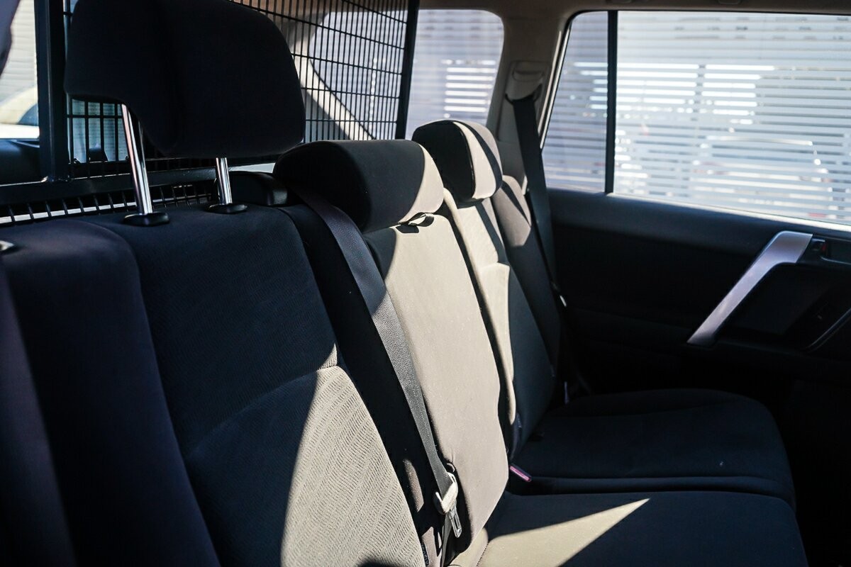 Toyota Landcruiser Prado image 2