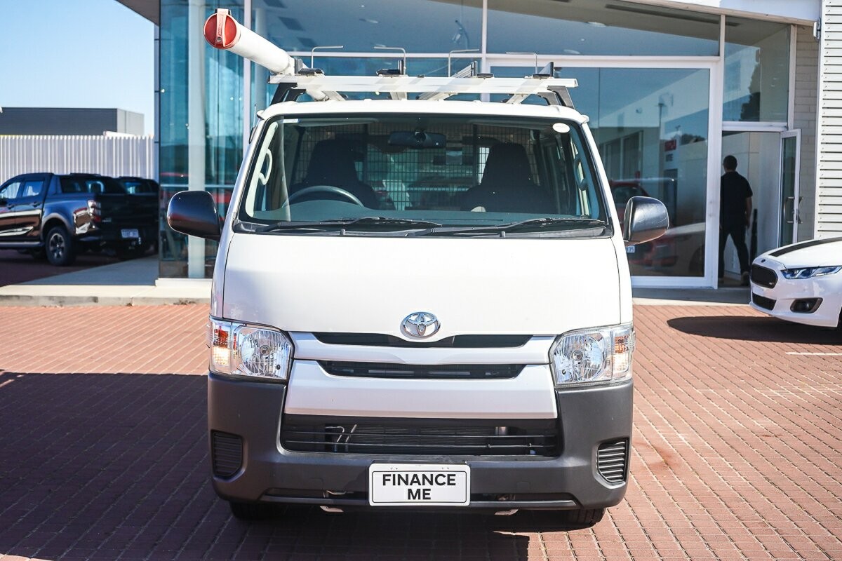 Toyota Hiace image 3