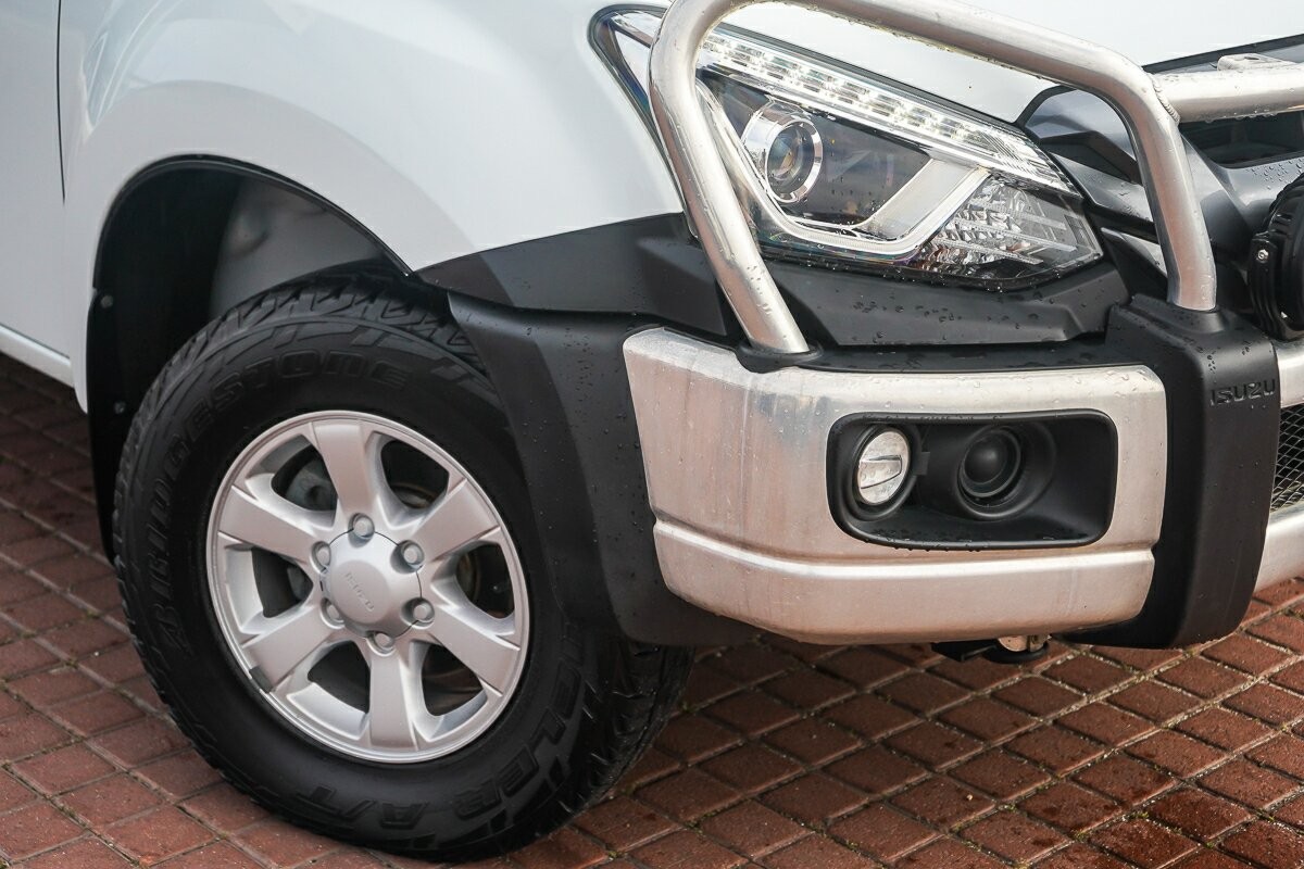 Isuzu Mu-x image 2