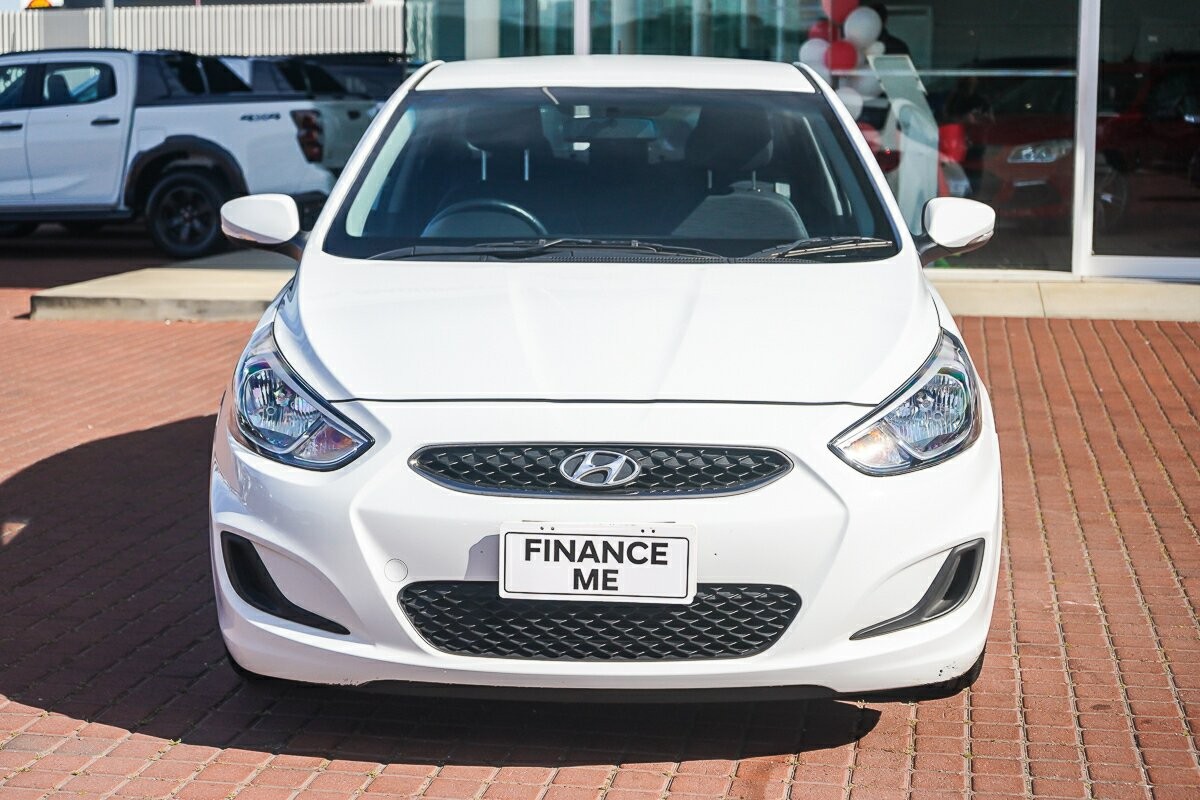 Hyundai Accent image 3