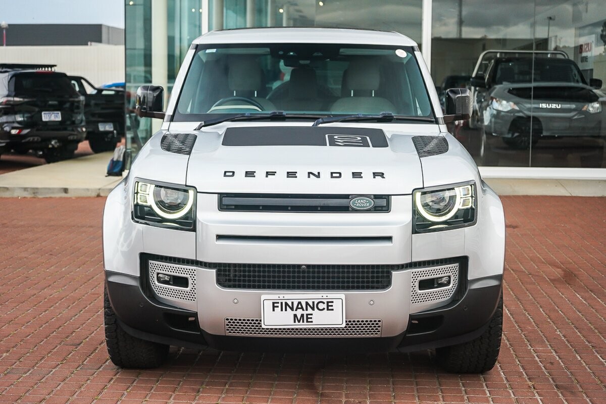 Land Rover Defender image 3