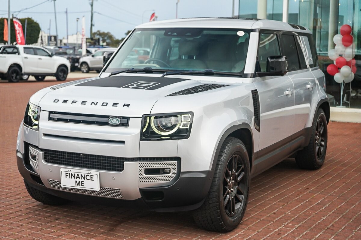 Land Rover Defender image 4