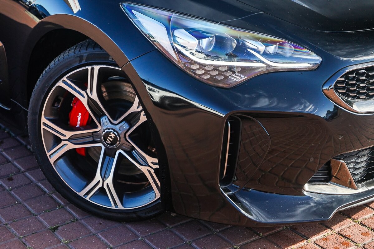 Kia Stinger image 2