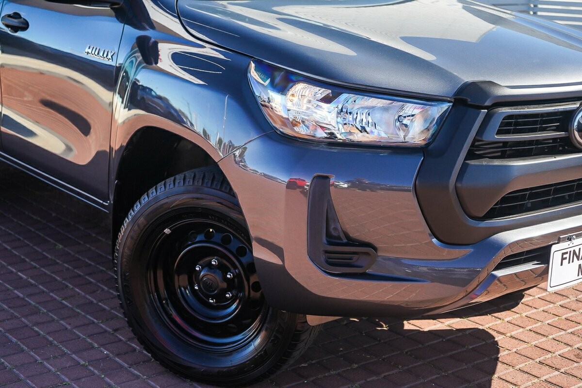 Toyota Hilux image 2