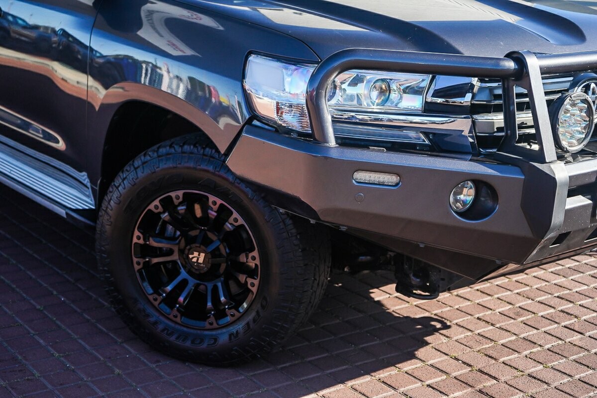 Toyota Landcruiser image 2