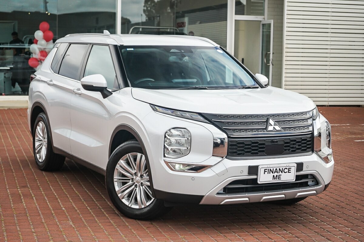 Mitsubishi Outlander image 1
