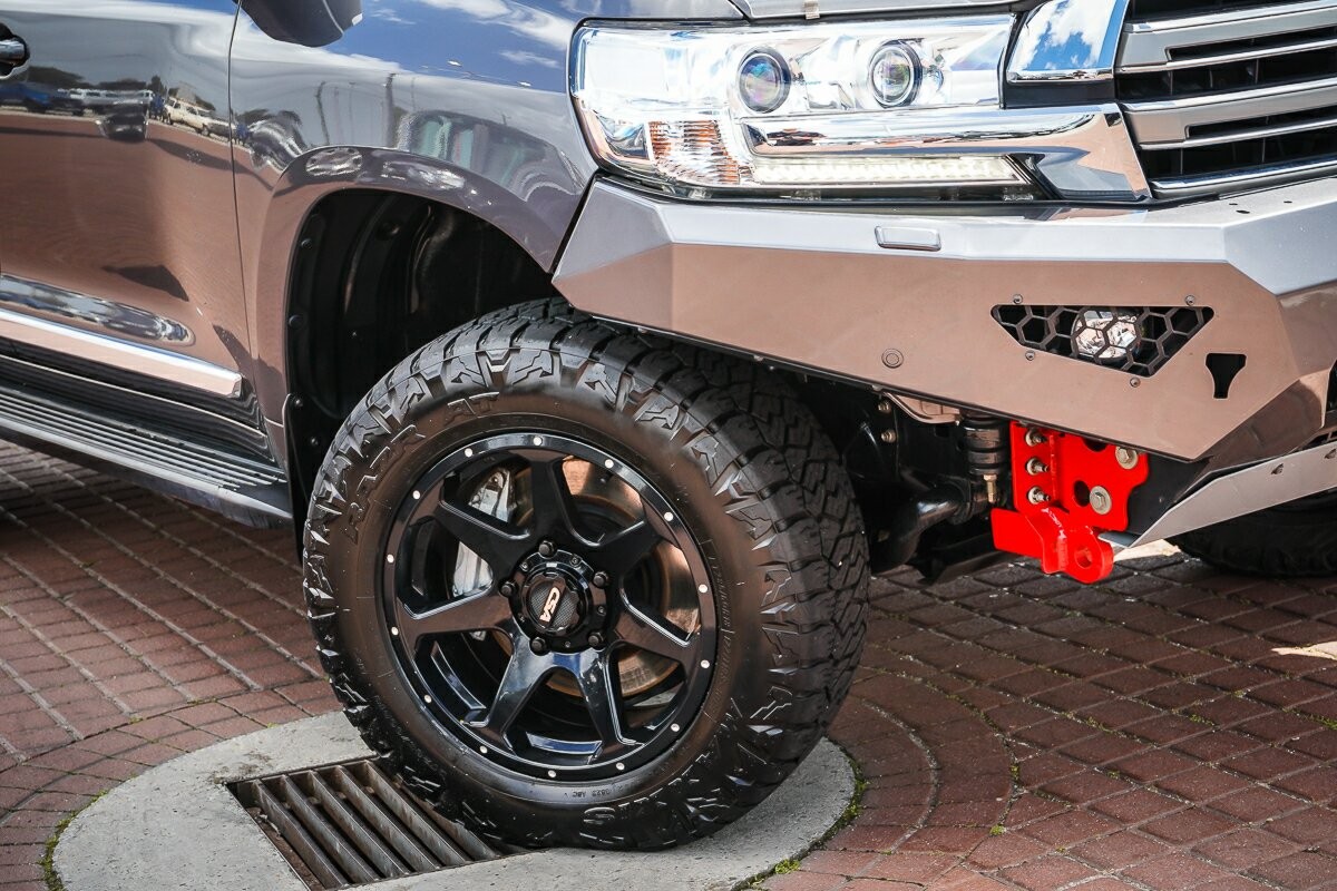 Toyota Landcruiser image 2