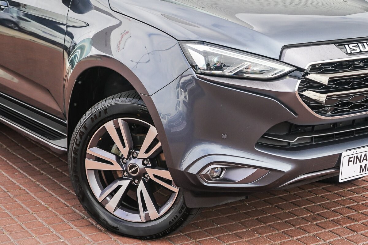 Isuzu Mu-x image 2