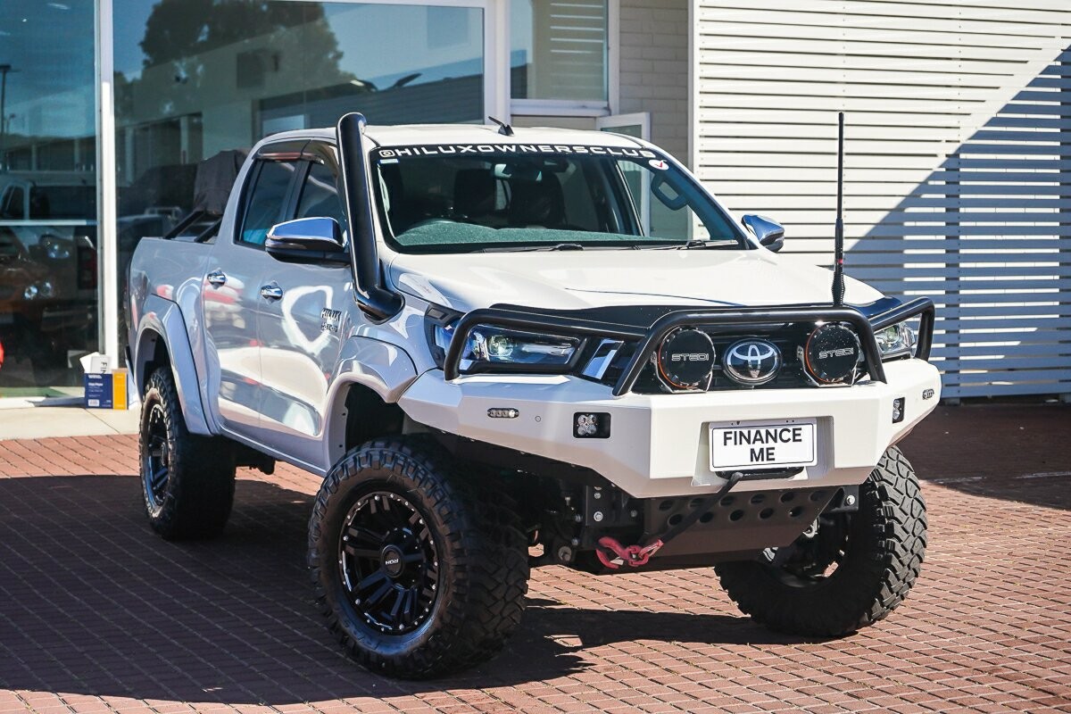 Toyota Hilux image 1