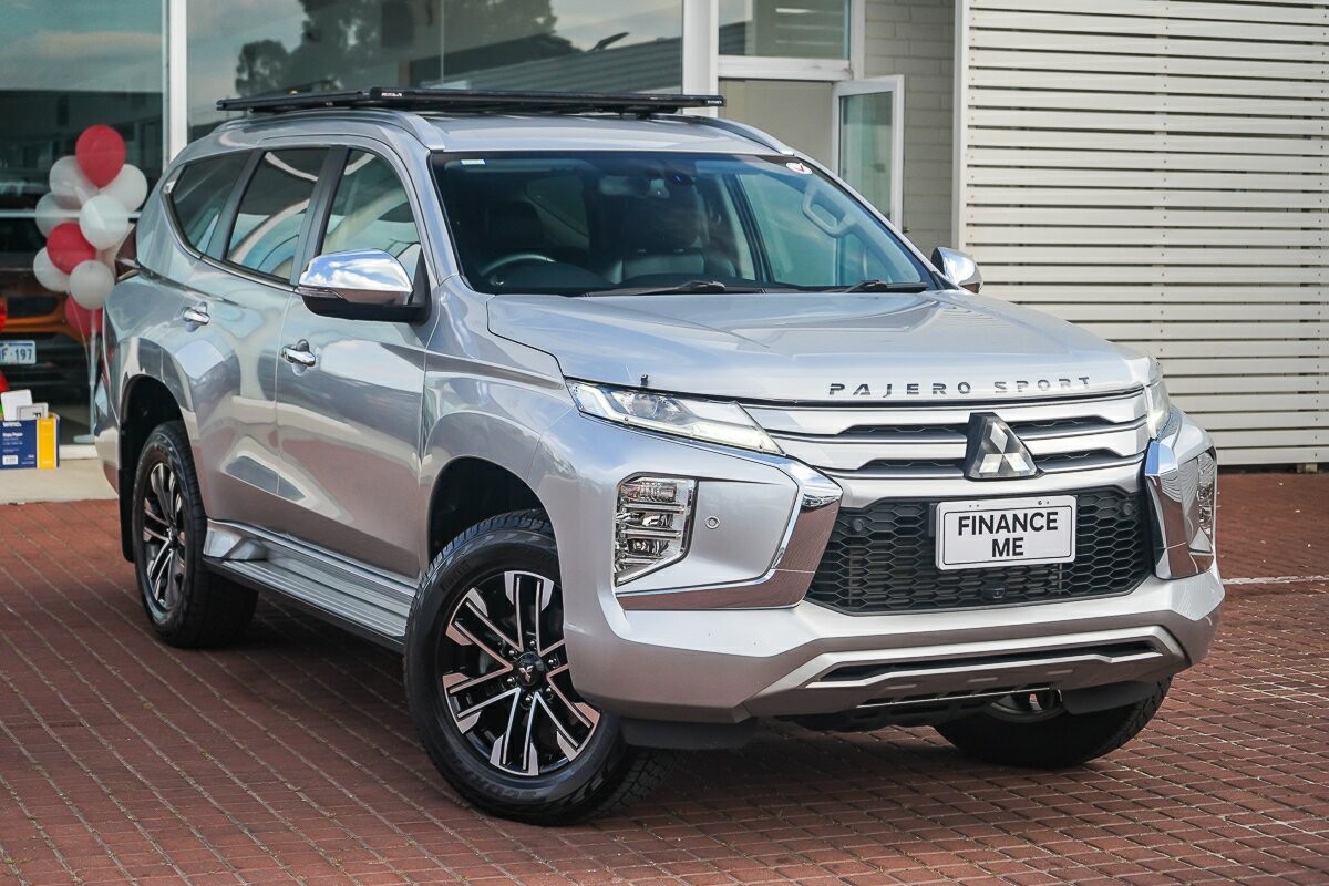 Mitsubishi Pajero Sport image 1
