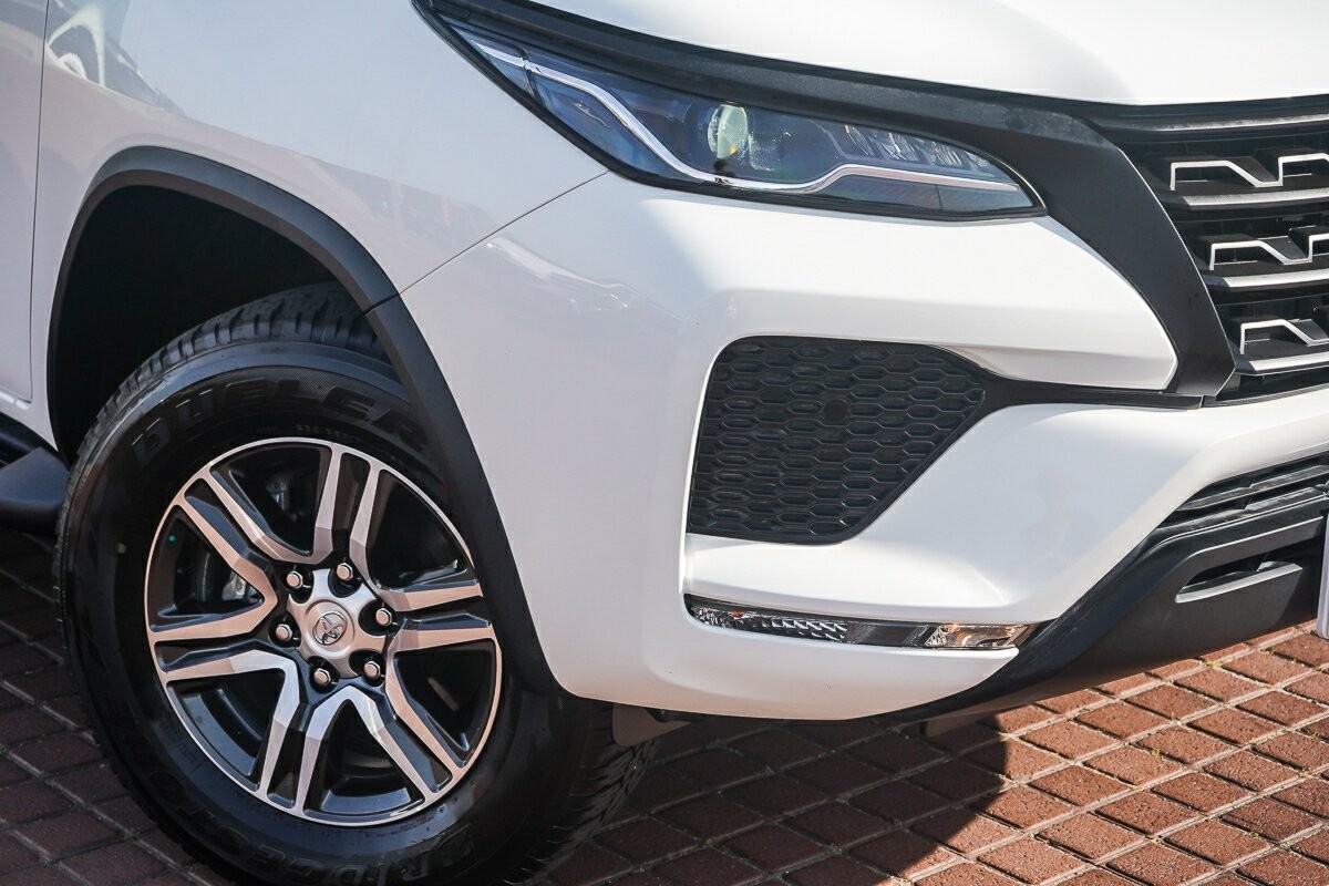 Toyota Fortuner image 2