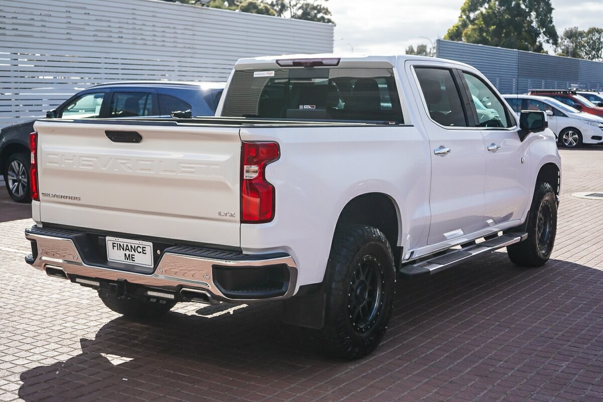 Chevrolet Silverado image 3