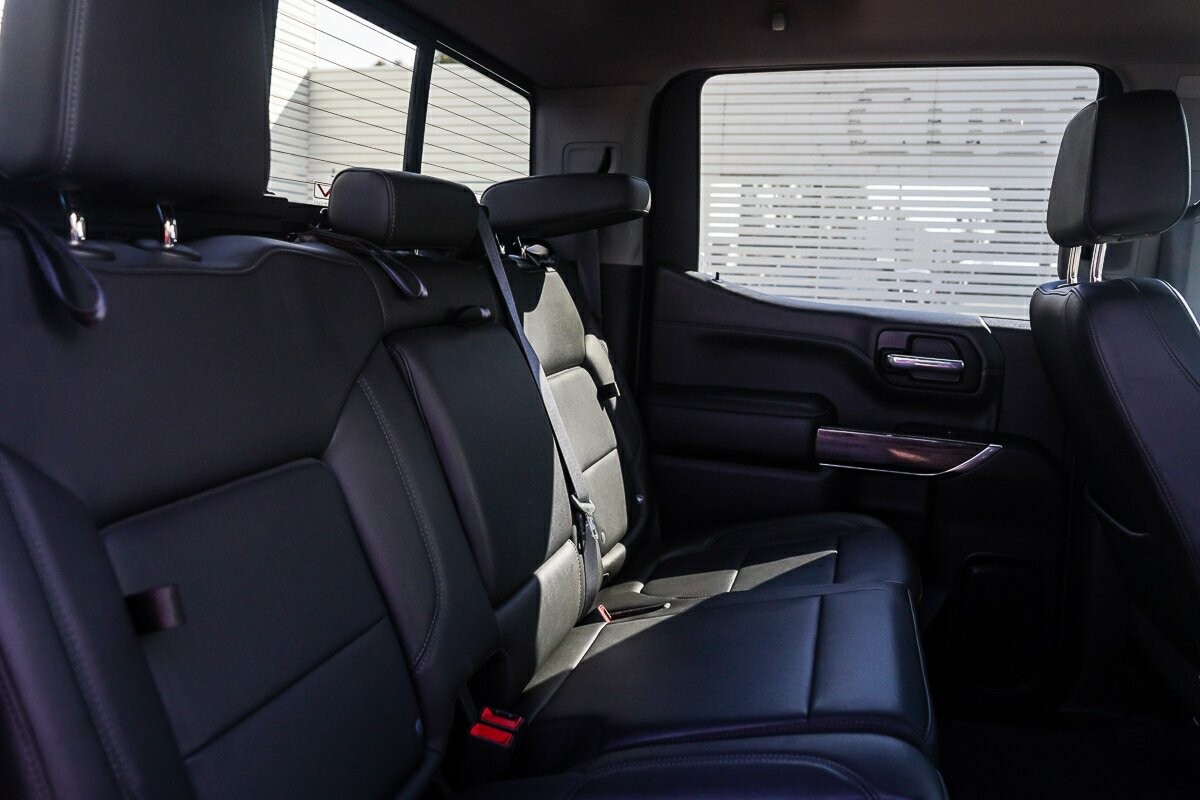 Chevrolet Silverado image 4