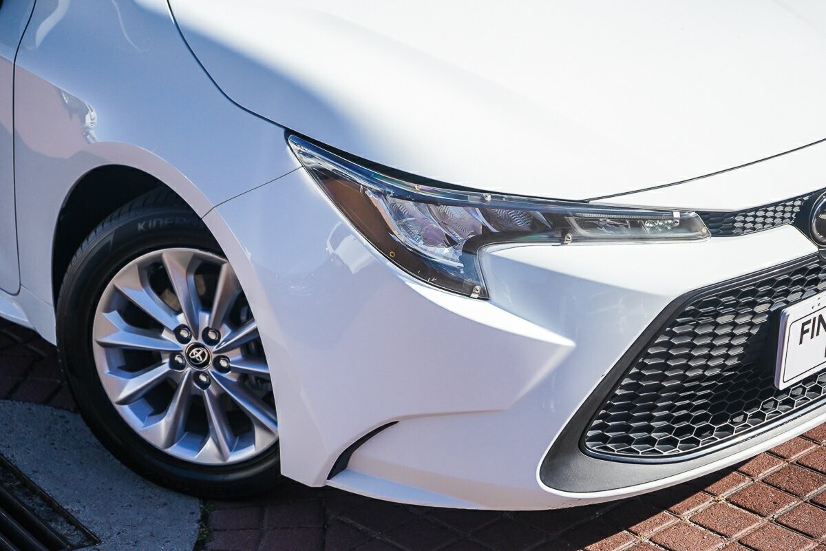 Toyota Corolla image 2