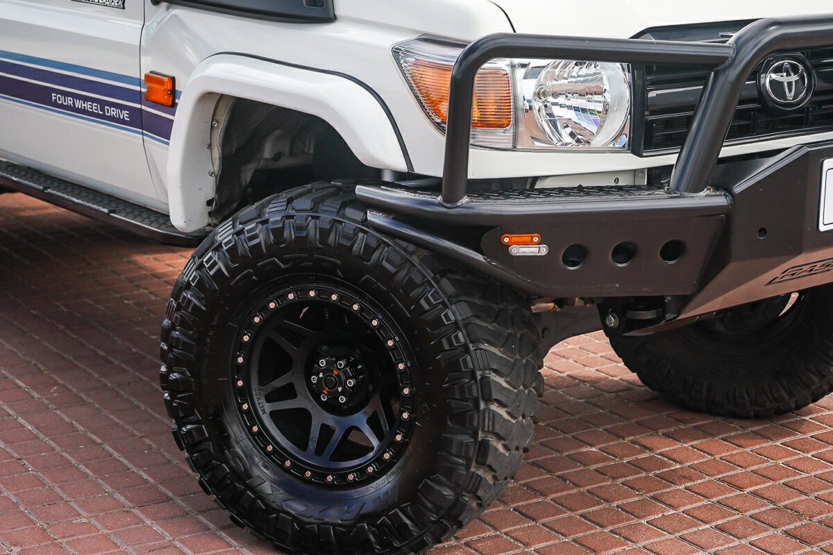 Toyota Landcruiser image 2