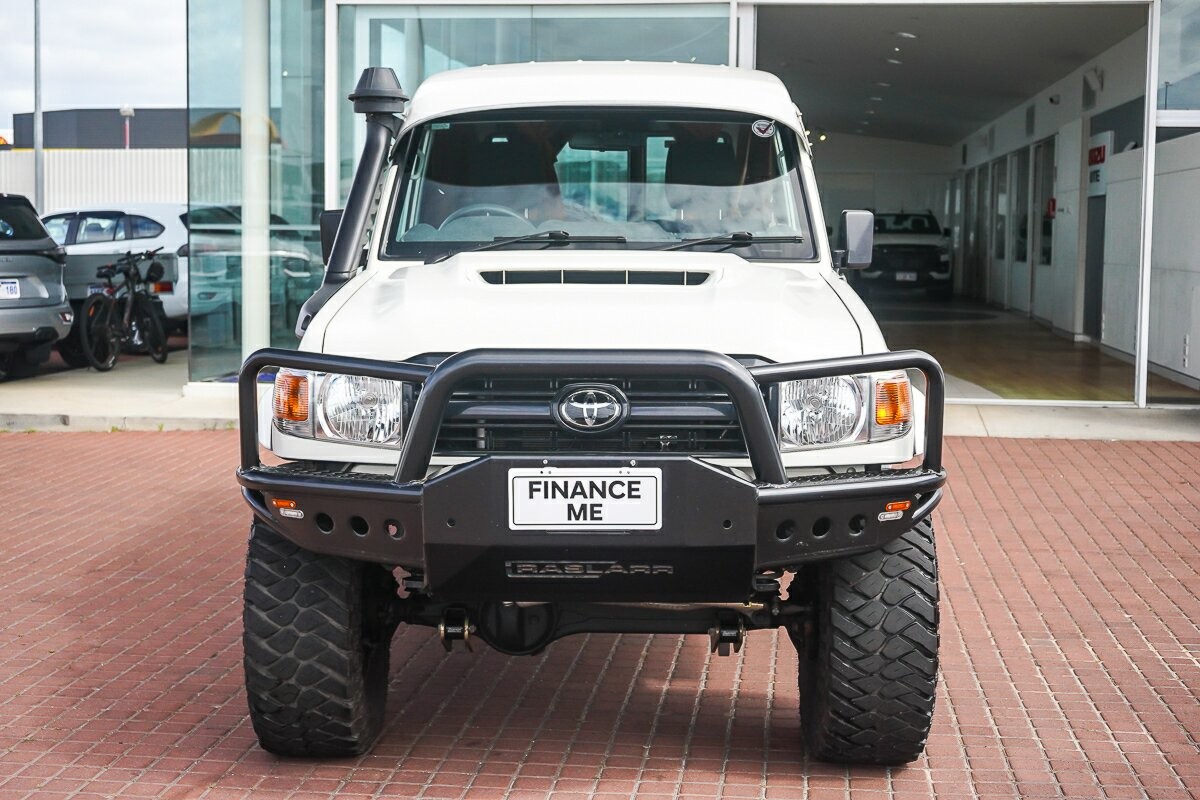 Toyota Landcruiser image 3