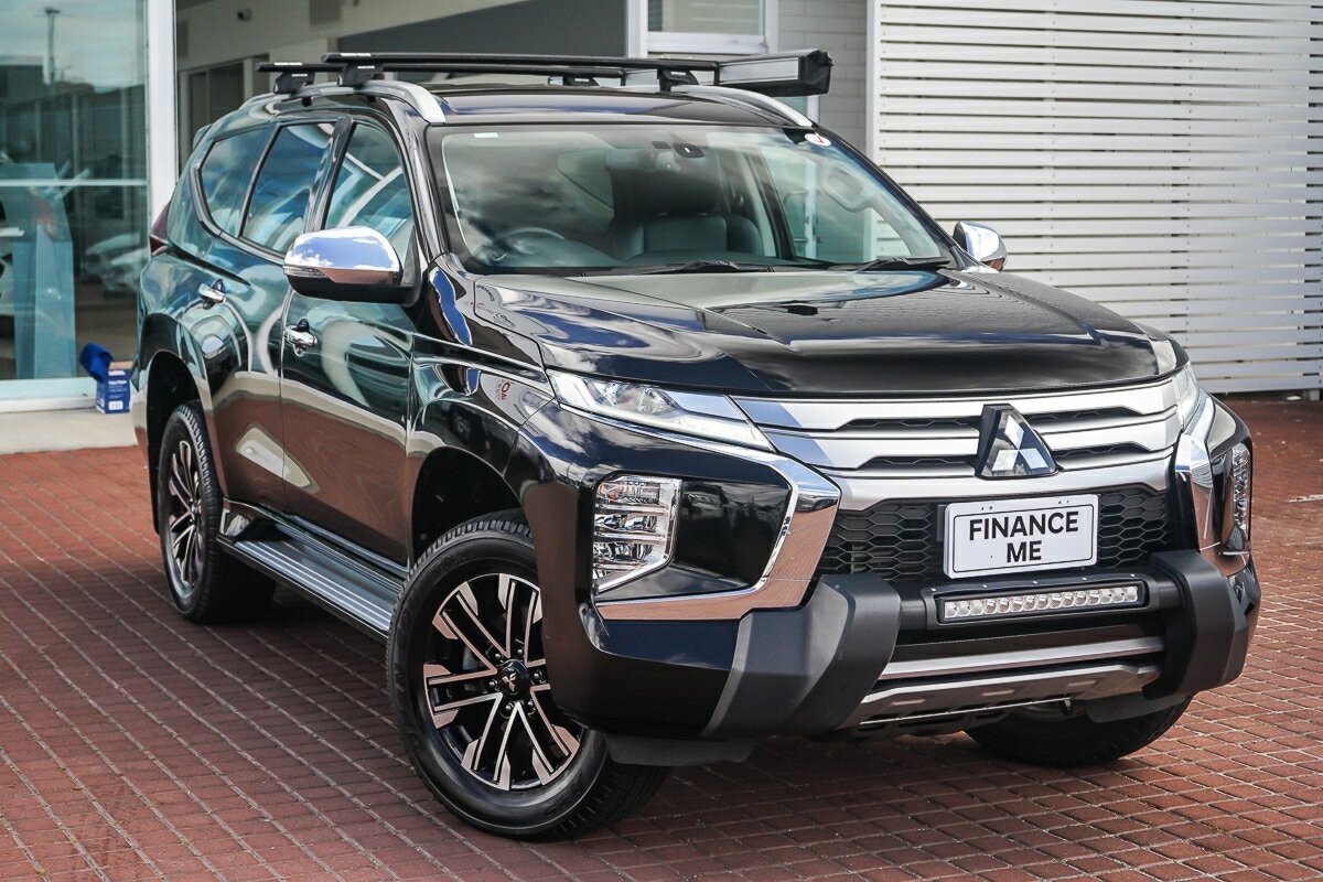 Mitsubishi Pajero Sport image 1