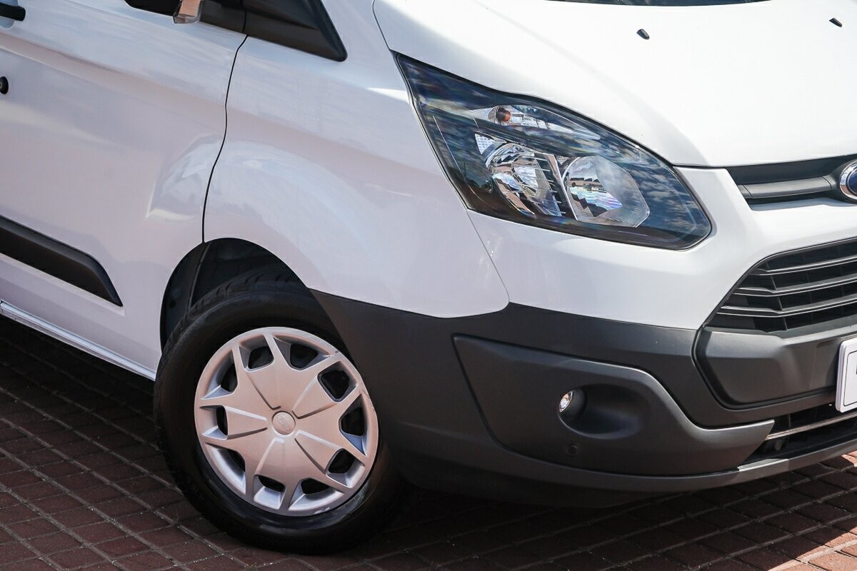 Ford Transit Custom image 2
