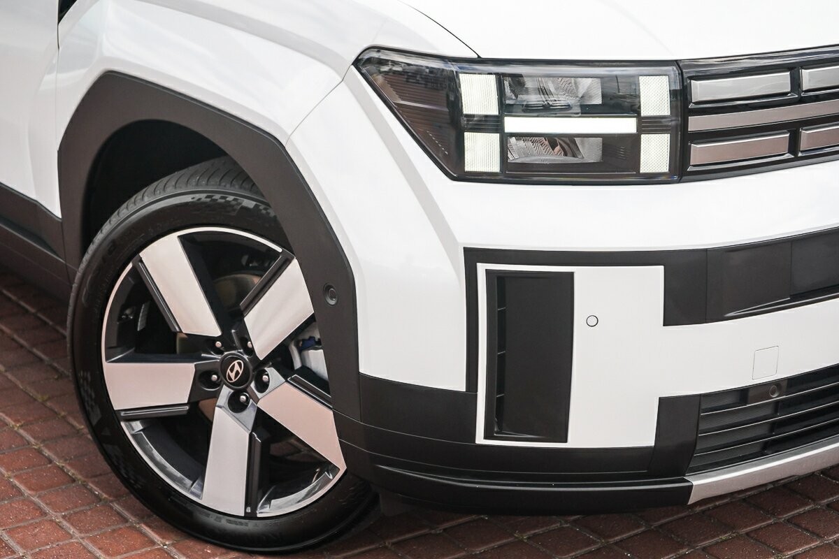 Hyundai Santa Fe image 2