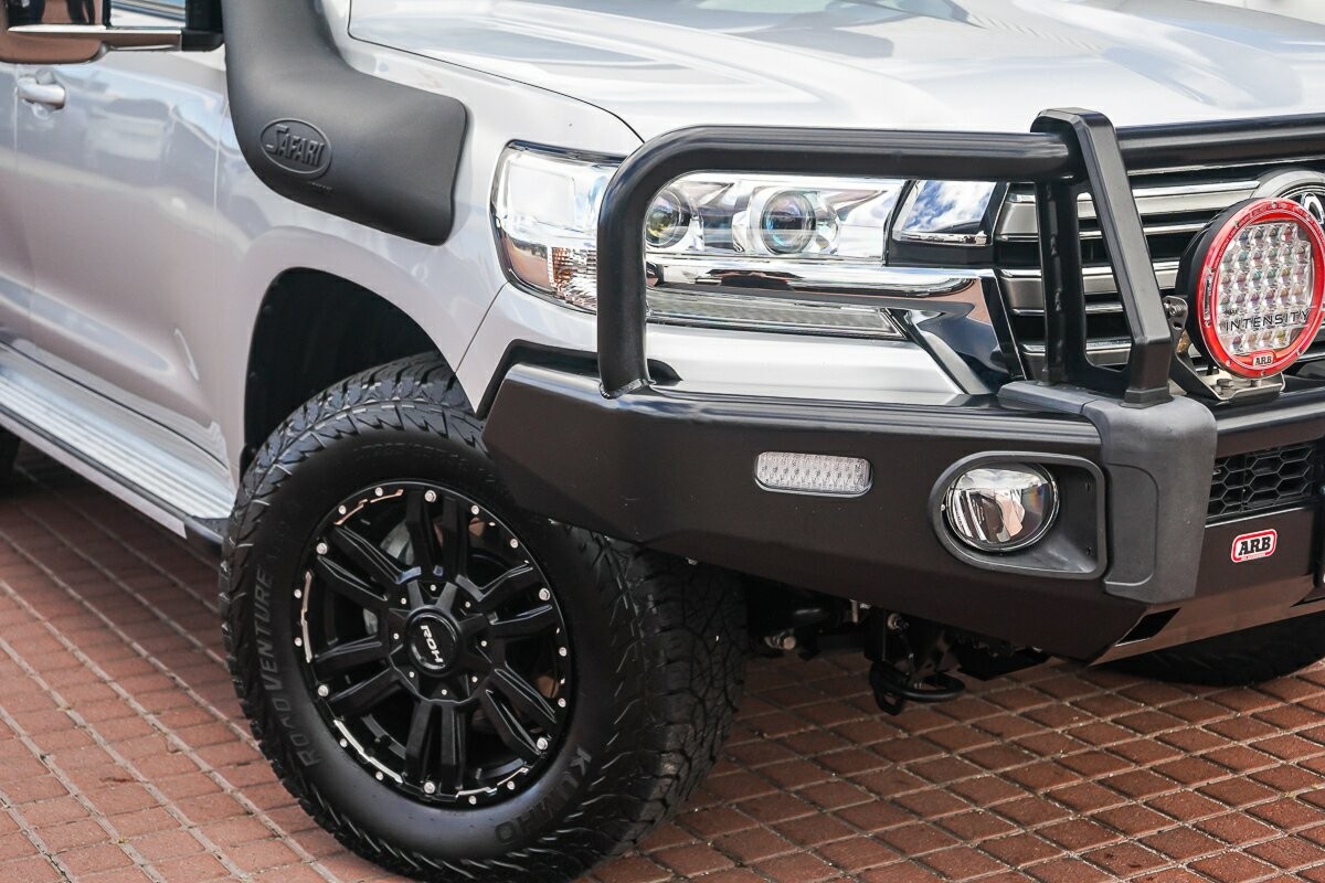 Toyota Landcruiser image 2