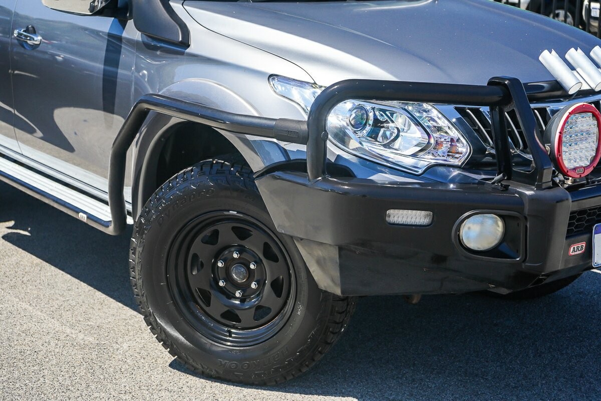 Mitsubishi Triton image 2
