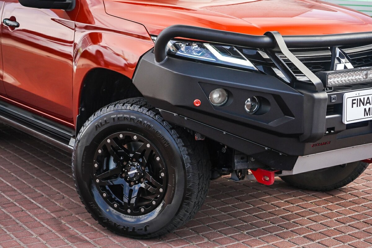 Mitsubishi Triton image 2